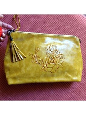 NWOT. Meitrue Medium Goldenrod Clutch/ Shoulder Handbag